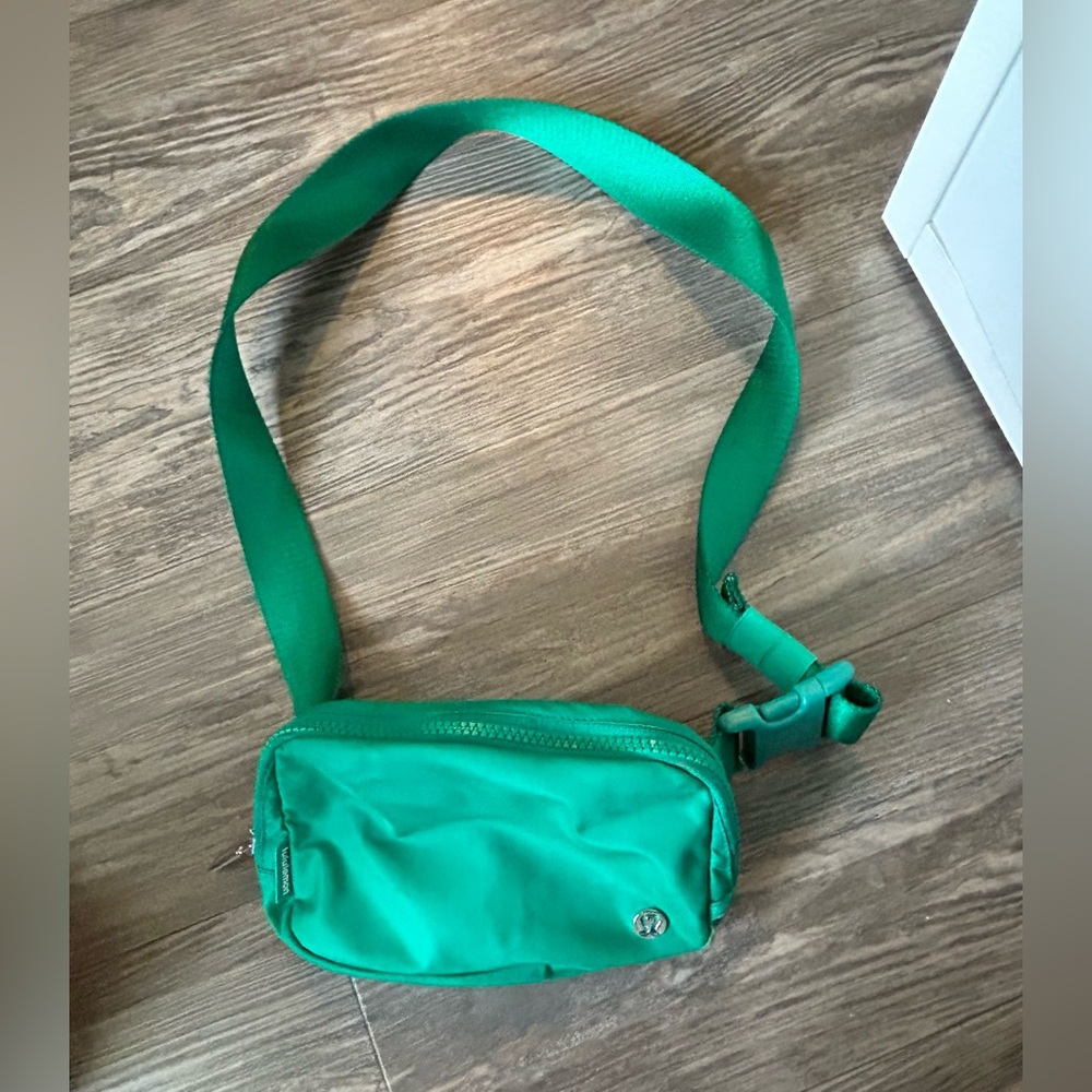 Lululemon green belt bag